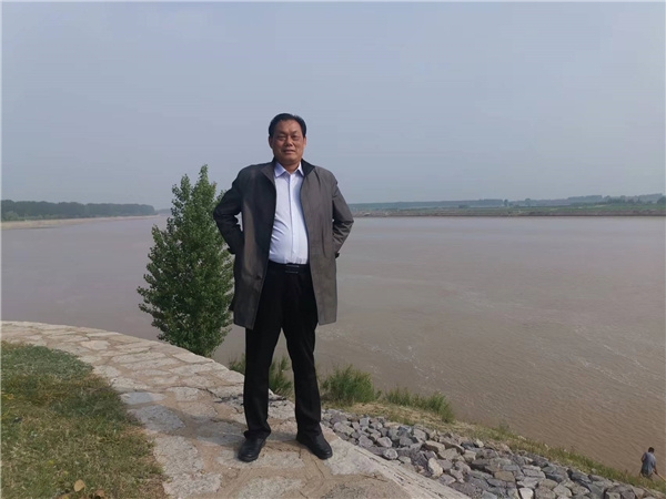 <b>三木秉凤:春花绚烂 秋果飘香(周凤森)</b>