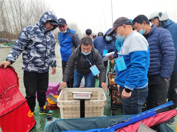 高手云集争霸看谁称霸 劲牛垂纶竞技比谁最牛