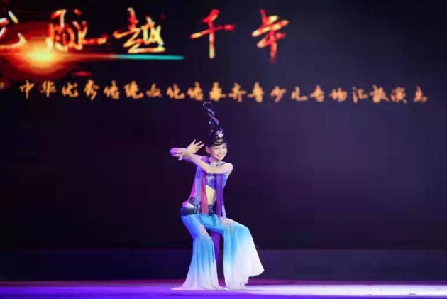 李天玖:小荷才露角 起舞迎春来