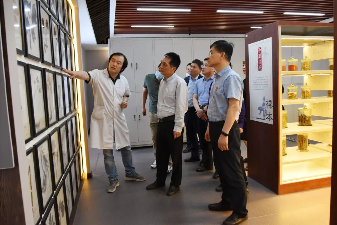 梁英松一行到中心调研指导工作