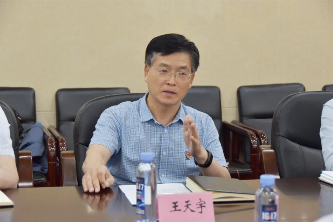 梁英松一行到中心调研指导工作